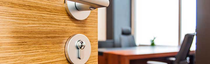 Benefits of having a commercial wood door