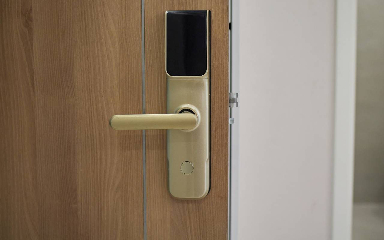 High-security commercial door locks for businesses